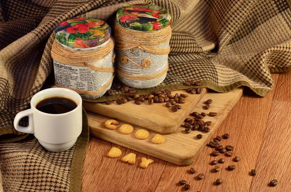 Hezký den. Text složený z sušenky a šálek kávy — Stock fotografie