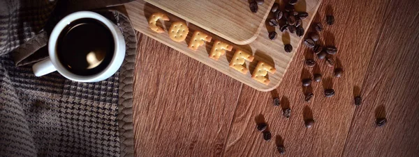 Mot anglais "Coffee", composé de lettres de biscuits salés — Photo