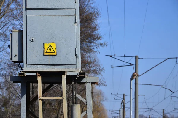 Transformador Eléctrico Gris Con Símbolo Advertencia Del Peligro Alta Tensión —  Fotos de Stock