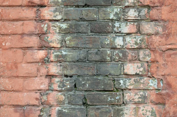 新旧さまざまな汚れた煉瓦から赤い壁のテクスチャ 身に着けレンガの異なるサイズの複数の詳細なパターン — ストック写真