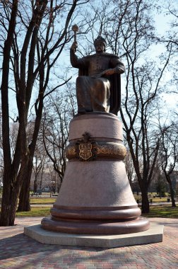 Poltava, Ukrayna - 2 Nisan 2017: Left bank Ukrayna Ivan Mazepa katedral Meydanı Poltava, Ukrayna Hetmanlığı, kazak Hetman Anıtı