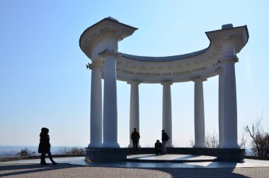 Poltava, Ukrayna - 2 Nisan 2017: 1954 yılında Poltava, Ukrayna içinde inşa binanın beyaz Rotunda (Rotunda dostluk halklar arasında),