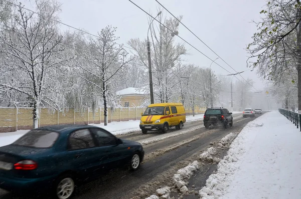 Kharkov Ukrayna Nisan 2017 Beklenmeyen Hızlı Kar Yağışı Nisan Kharkiv — Stok fotoğraf