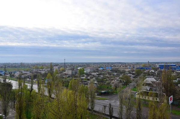 มุมมองจากระยะไกลไปยังบางส่วนของเมืองใน Pavlograd, ยูเครน — ภาพถ่ายสต็อก