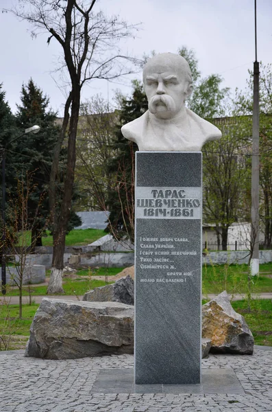 Monument of Taras Shevchenko, Ukrainian poet, writer, artist in — Stock Photo, Image