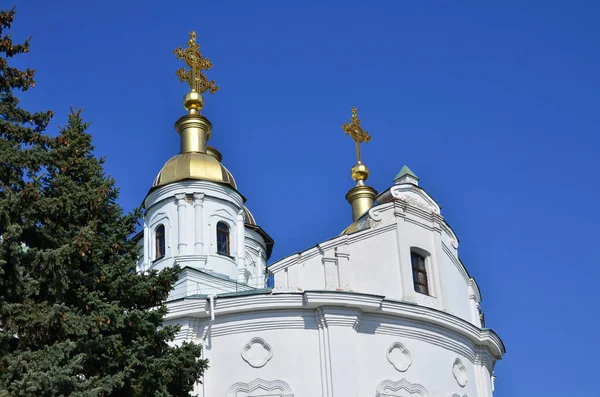 El campanario de la Catedral de Santa Dormición en Poltava. Asunción — Foto de Stock