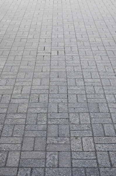 Foto del sitio de la antigua losa de pavimentación con pequeños defectos y — Foto de Stock