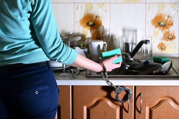 Fragment of the female body, handcuffed to the kitchen counter, — Stock Photo, Image