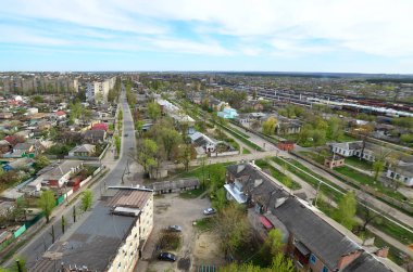 Yatay bir kuş bakışı Kharkov şehirden bir sanayi bölgesinin. Bir sürü ev ve Kharkov Chervonozavodsky bölgesinde Açık güneşli bir dal fabrikalar
