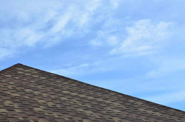 The roof covered with a modern flat bituminous waterproof coatin — Stock Photo, Image