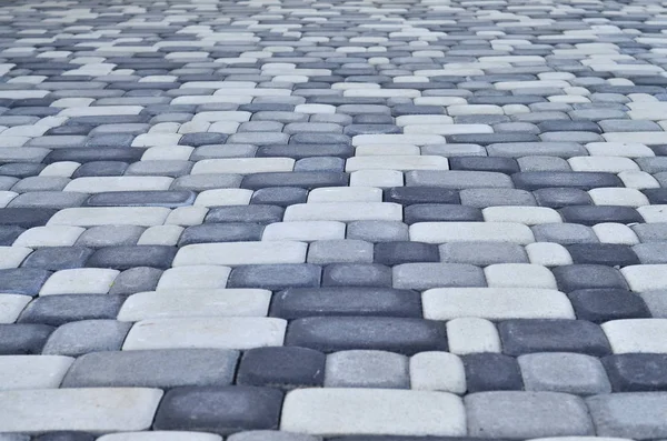 Ein detailliertes Foto des Platzes aus modernen Pflastersteinen mit abgerundeten Ecken — Stockfoto