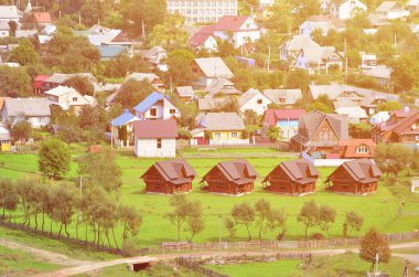 Mezhgorye Köyü, Karpat bölge güzel bir manzara. Konut yüksek orman Dağları ve uzun nehir çevrili bir sürü