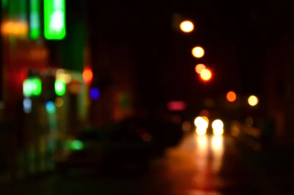 Размытое Ночное Движение Дороге Ослабленное Изображение Автомобилей Путешествующих Светящимися Фарами — стоковое фото