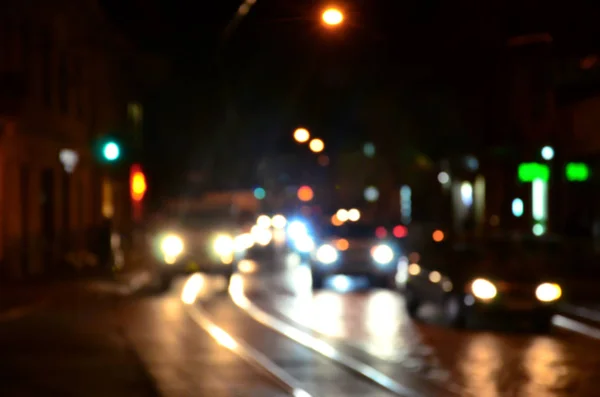 Unscharfe Nächtliche Szene Des Verkehrs Auf Der Fahrbahn Defokussiertes Bild — Stockfoto