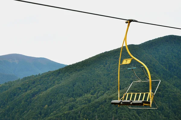 Assentos Teleférico Fundo Monte Makovitsa Uma Das Montanhas Cárpatas — Fotografia de Stock