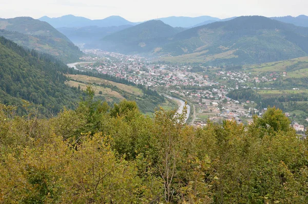 Una Splendida Vista Sul Villaggio Mezhgorye Regione Dei Carpazi Sacco — Foto Stock