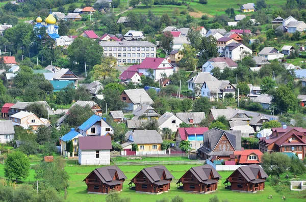 Όμορφη Θέα Χωριό Των Mezhgorye Των Καρπαθίων Πολλά Κτίρια Κατοικιών — Φωτογραφία Αρχείου