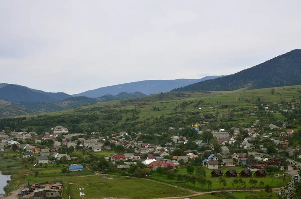 Una Hermosa Vista Del Pueblo Mezhgorye Región Los Cárpatos Una — Foto de Stock