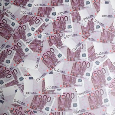 Beş yüz Euro faturaları ekran boyunca yayılmış mor oluşan para arka plan. Sembolik doku fotoğraf zenginlik