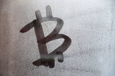 Misted terli cam bitcoin sembolü. Arka plan görüntüsü. Cryptocurrency kavramı