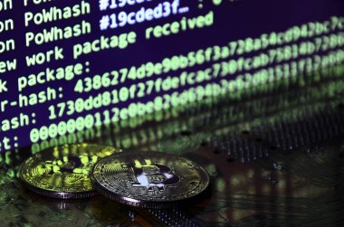 Cryptocurrency madencilik Gpus kullanarak dijital süreç. Bitcoins ve video kartına bir çalışma ekranı ve araştırma ekran