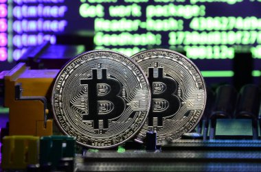 Cryptocurrency madencilik Gpus kullanarak dijital süreç. Bitcoins ve video kartına bir çalışma ekranı ve araştırma ekran