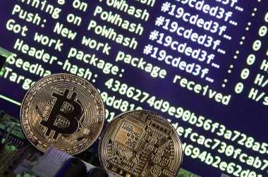 Cryptocurrency madencilik Gpus kullanarak dijital süreç. Bitcoins ve video kartına bir çalışma ekranı ve araştırma ekran