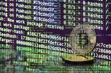 Görüntü görüntü bitcoin ile arka planda Kripto para birimi madencilik işlemi gösteren program kodu