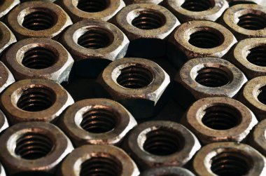 Paslı fındık yığını closeup. Retro endüstriyel kavramı