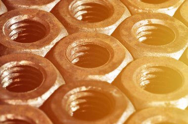 Paslı fındık yığını closeup. Retro endüstriyel kavramı