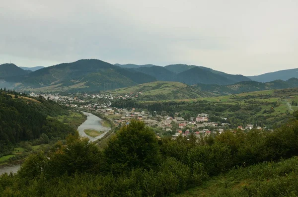 Une Belle Vue Sur Village Mezhgorye Région Des Carpates Beaucoup — Photo