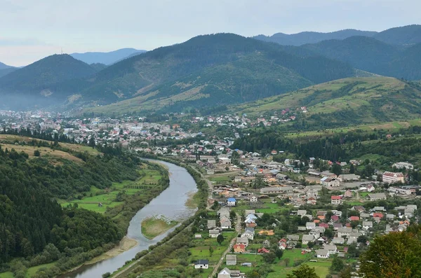 Una Splendida Vista Sul Villaggio Mezhgorye Regione Dei Carpazi Sacco — Foto Stock