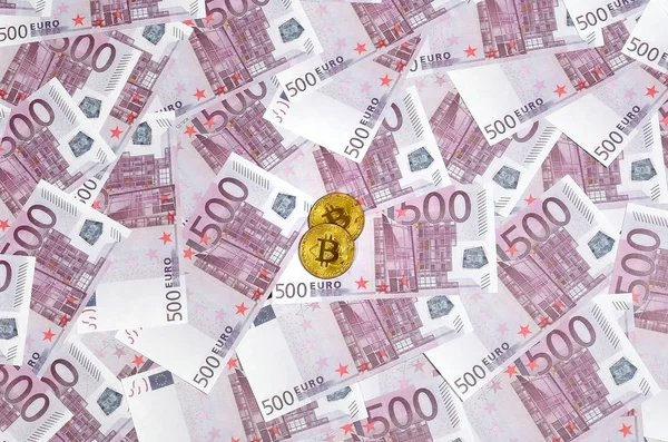 Bitcoins Stapel Van Vijfhonderd Euro Bankbiljetten Traditionele Geld Cryptocurrency Concept — Stockfoto