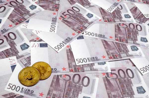 Bitcoins Stapel Van Vijfhonderd Euro Bankbiljetten Traditionele Geld Cryptocurrency Concept — Stockfoto