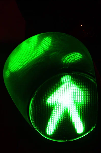 Night Photo Traffic Light Pedestrians Which Lights Green — Stock Photo, Image