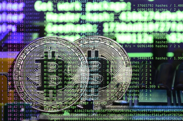 Obraz Przedstawiający Proces Wyszukiwania Krypto Waluty Tle Obrazu Bitcoin Kodu — Zdjęcie stockowe