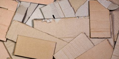 Kağıt dokular, arka plan geri dönüşüm hazır kazıklı. Eski office karton atık kağıt geri dönüşüm için bir paket. Çöp yığını