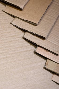 Bir sürü ev aletleri ve posta paketleri taşıma kutuları yapmak için kullanılan bej karton kağıt arka plan görüntüsü. Karton doku