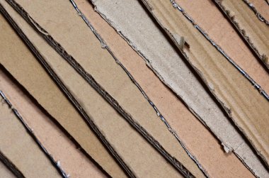 Bir sürü ev aletleri ve posta paketleri taşıma kutuları yapmak için kullanılan bej karton kağıt arka plan görüntüsü. Karton doku