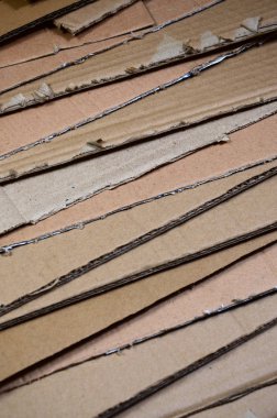 Bir sürü ev aletleri ve posta paketleri taşıma kutuları yapmak için kullanılan bej karton kağıt arka plan görüntüsü. Karton doku