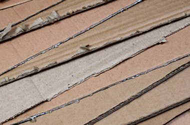 Bir sürü ev aletleri ve posta paketleri taşıma kutuları yapmak için kullanılan bej karton kağıt arka plan görüntüsü. Karton doku