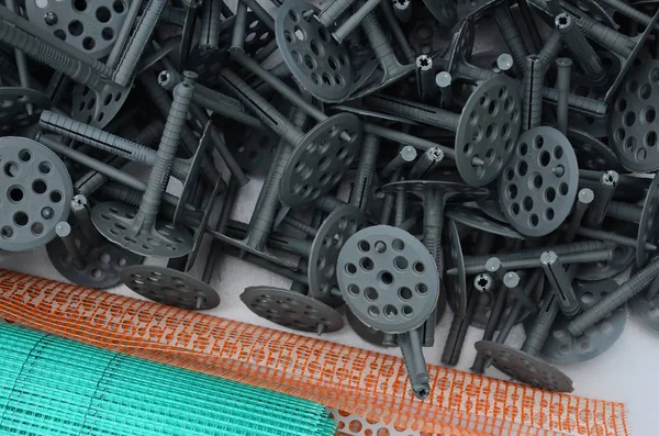 Комплект Строительных Элементов Изоляции Стен Пластиковые Штифты Рулон Сетки Изоляции — стоковое фото