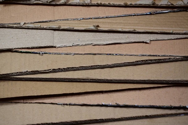 Bir sürü ev aletleri ve posta paketleri taşıma kutuları yapmak için kullanılan bej karton kağıt arka plan görüntüsü. Karton doku