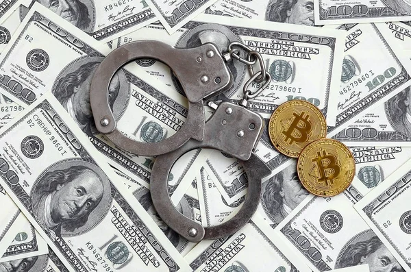 Esposas Policía Bitcoins Encuentran Gran Número Billetes Dólar Concepto Problemas — Foto de Stock