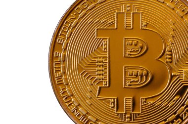 Bitcoin. Fiziksel bit sikke. Dijital para. Cryptocurrency incelemesi kavramı. Beyaz arka plan üzerinde izole bitcoin sembolleri ile altın sikke