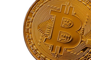 Bitcoin. Fiziksel bit sikke. Dijital para. Cryptocurrency incelemesi kavramı. Beyaz arka plan üzerinde izole bitcoin sembolleri ile altın sikke