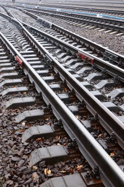 Yağmurlu havalarda fotoğraf parçası demiryolu parça