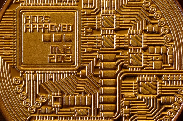 黄金の黄色金属 Bitcoin のマクロ撮影 光沢のある金属の質感を閉じます 抽象的なビジネスと現代技術の背景 Cryptocurrency マイニングの概念 — ストック写真