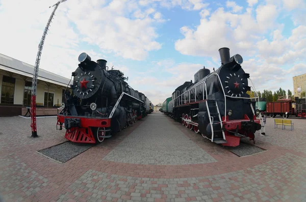 Foto Viejas Locomotoras Vapor Negro Unión Soviética Fuerte Distorsión Lente —  Fotos de Stock