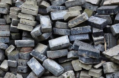 Demonte kaldırım döşeme büyük bir yığın. Bir sürü kaldırım site yeniden inşası önce kare taşlar